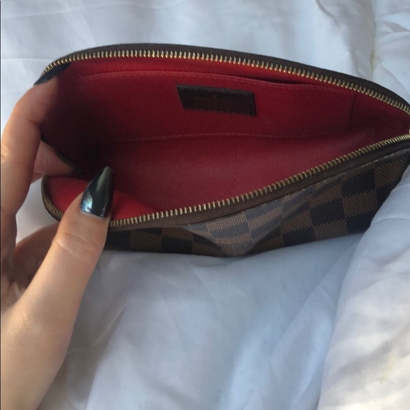 Louis Vuitton pouch - Picture 3 of 4